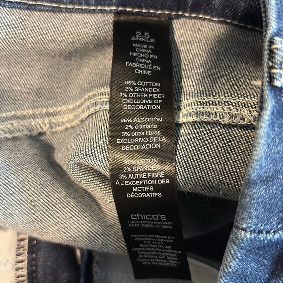 Chico's So Slimming Embroidered Beaded Girlfriend Ankle Jeans Size 2.5/Large - Picture 10 of 10